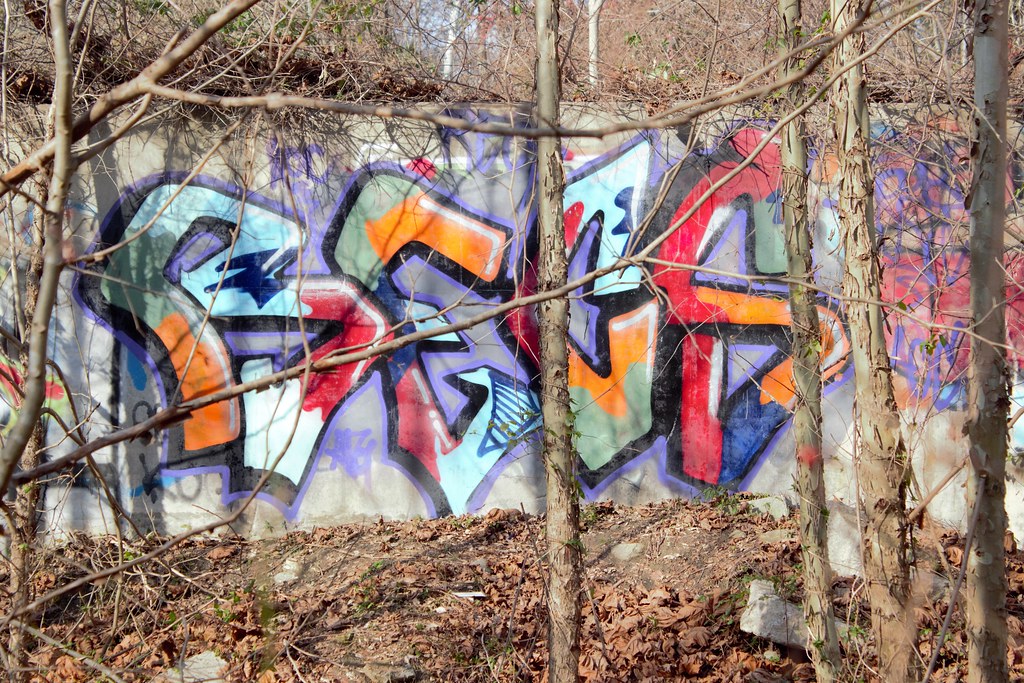 Detail Hell House Graffiti Nomer 2
