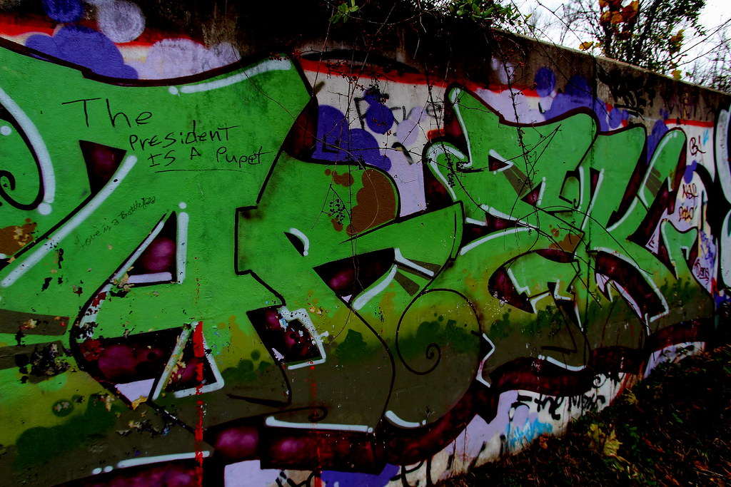 Detail Hell House Graffiti Nomer 23