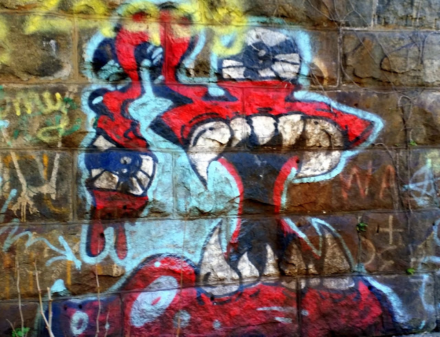 Detail Hell House Graffiti Nomer 30