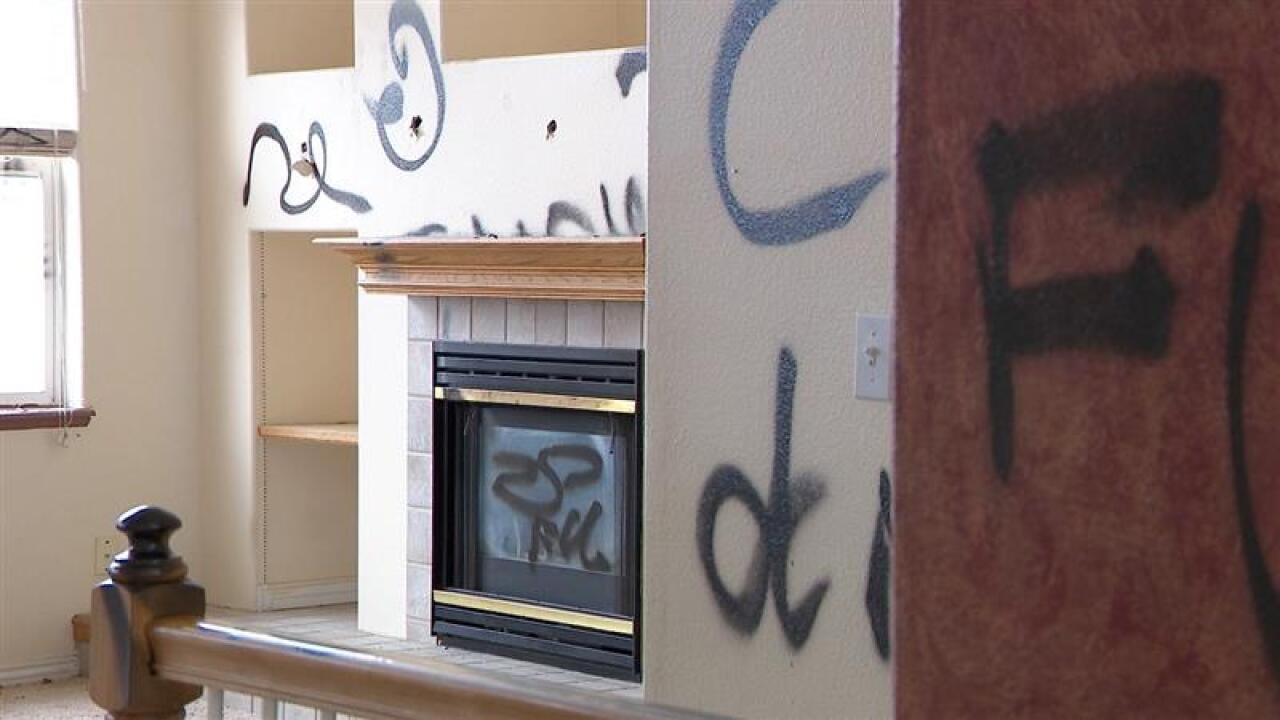 Detail Hell House Graffiti Nomer 34