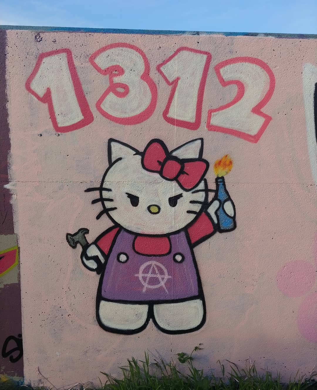 Detail Hello Kitty Graffiti Nomer 4