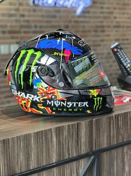 Detail Helm Shark Graffiti Nomer 15