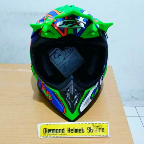 Detail Helmcross Graffiti Nomer 18