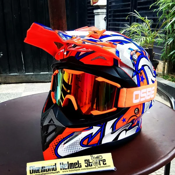 Detail Helmcross Graffiti Nomer 24