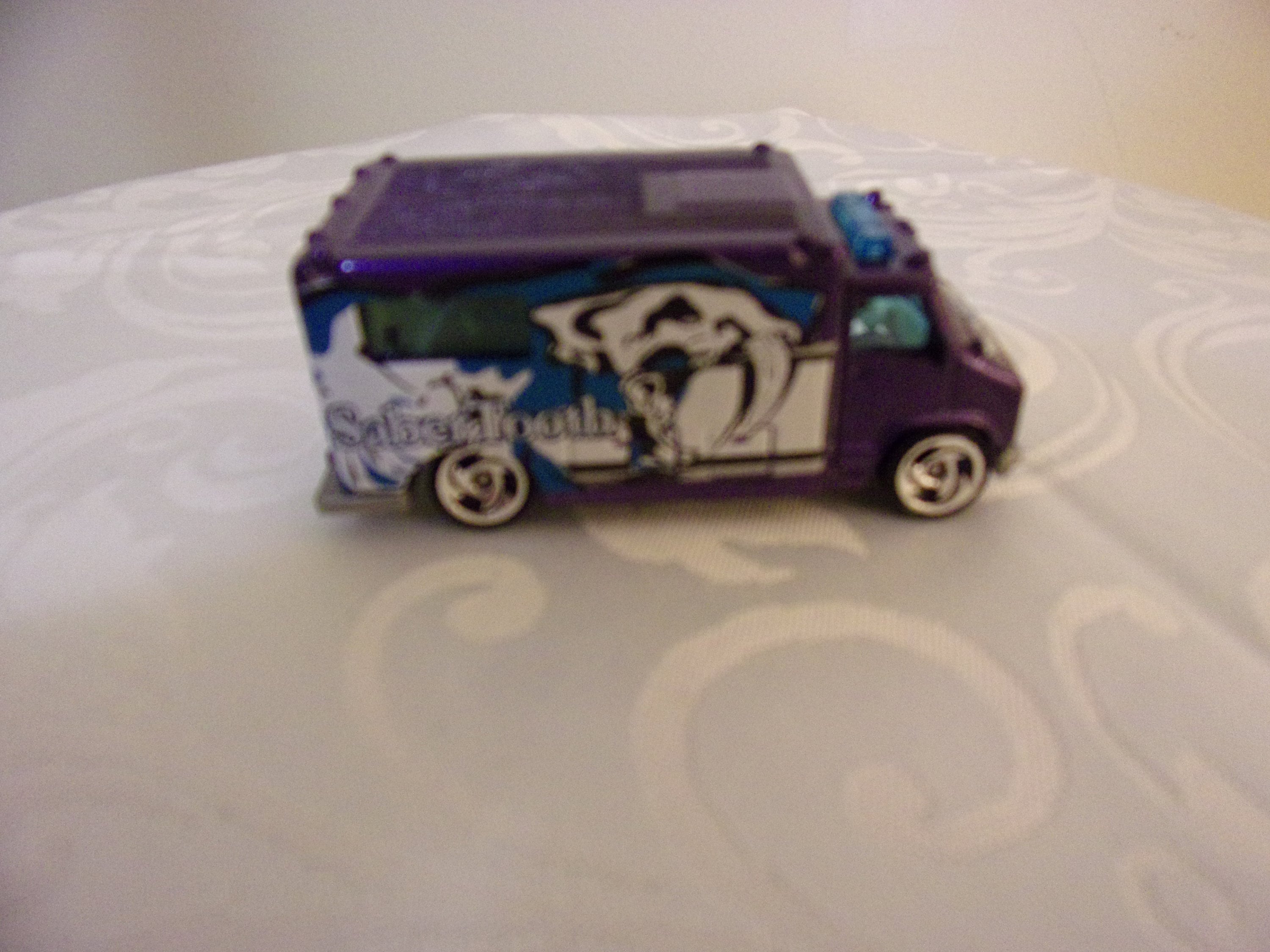 Detail Hot Wheels Graffiti Van Nomer 22