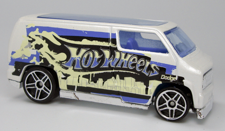 Detail Hot Wheels Graffiti Van Nomer 8