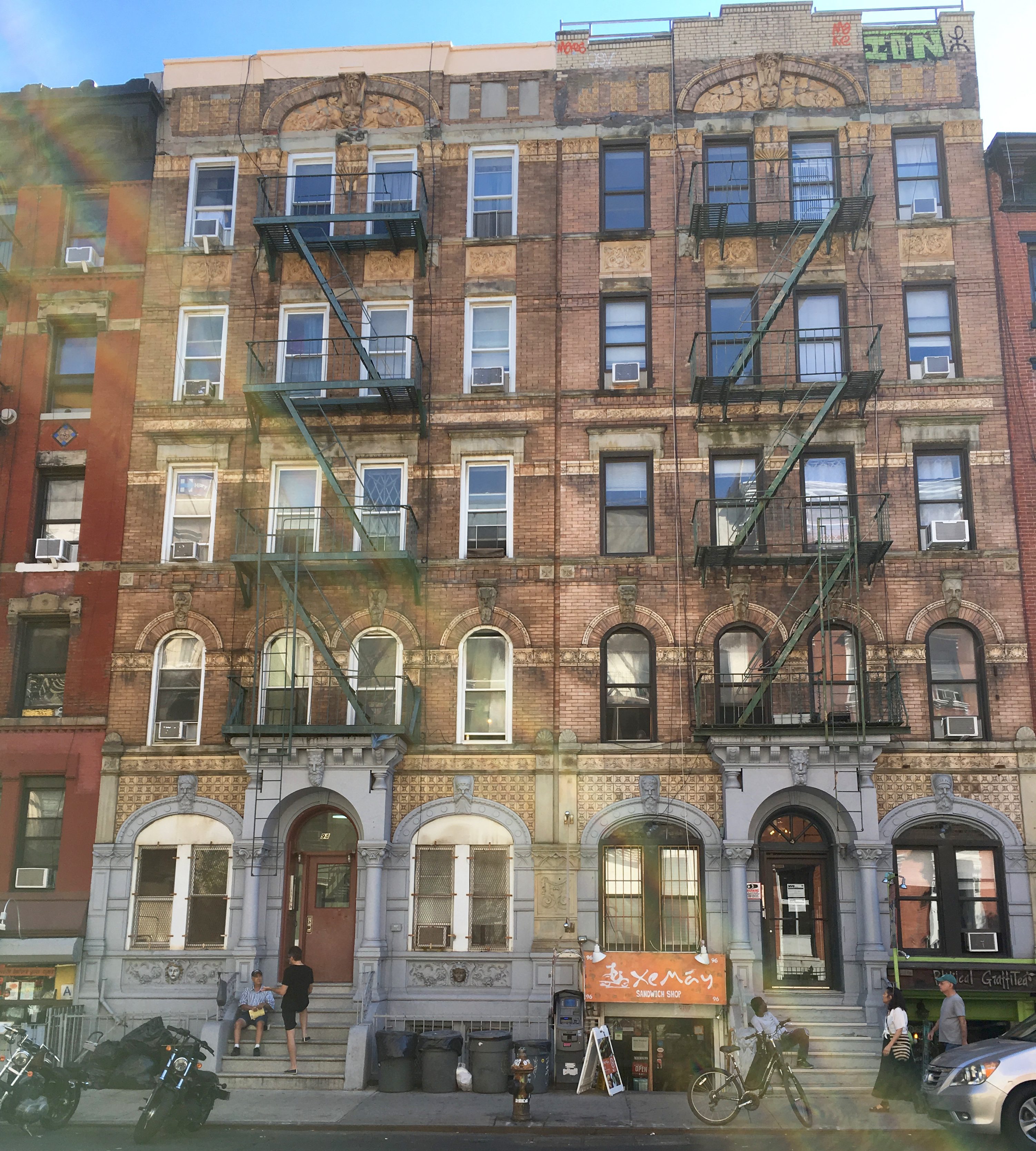 Detail Houses Of Holy And Physical Graffiti Nomer 29