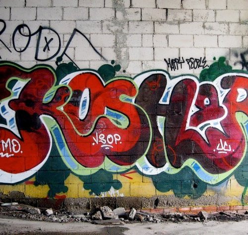 Huruf Graffiti Dinding - KibrisPDR