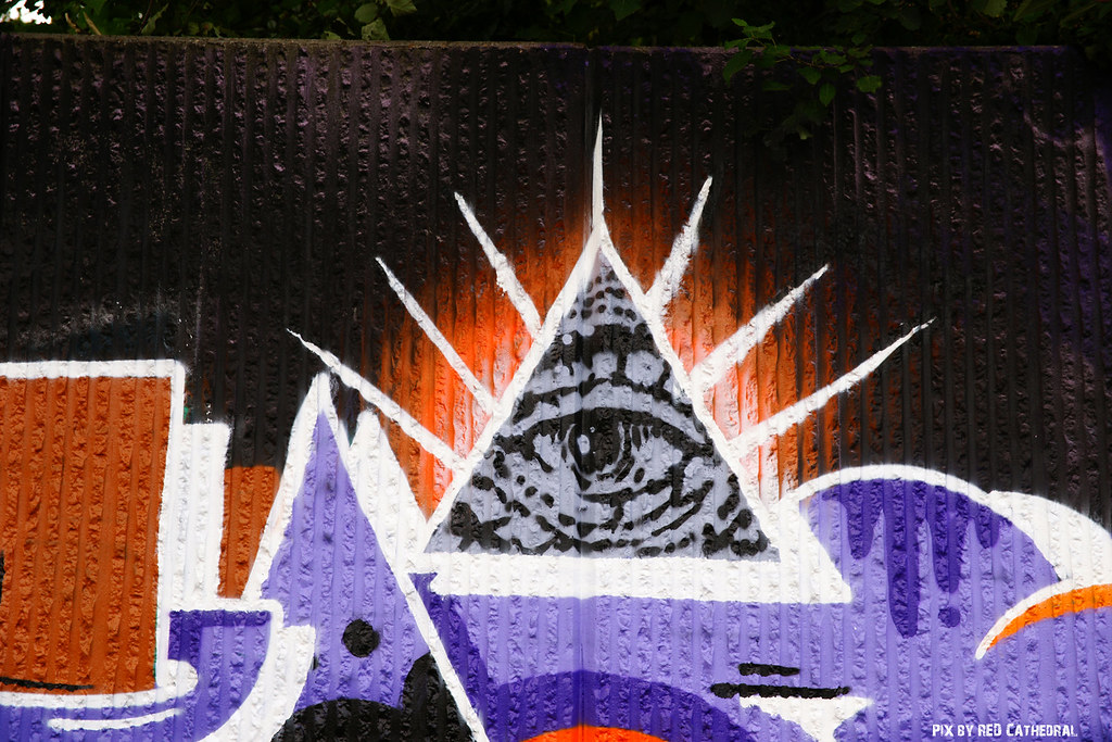 Detail Illuminati Graffiti Nomer 34