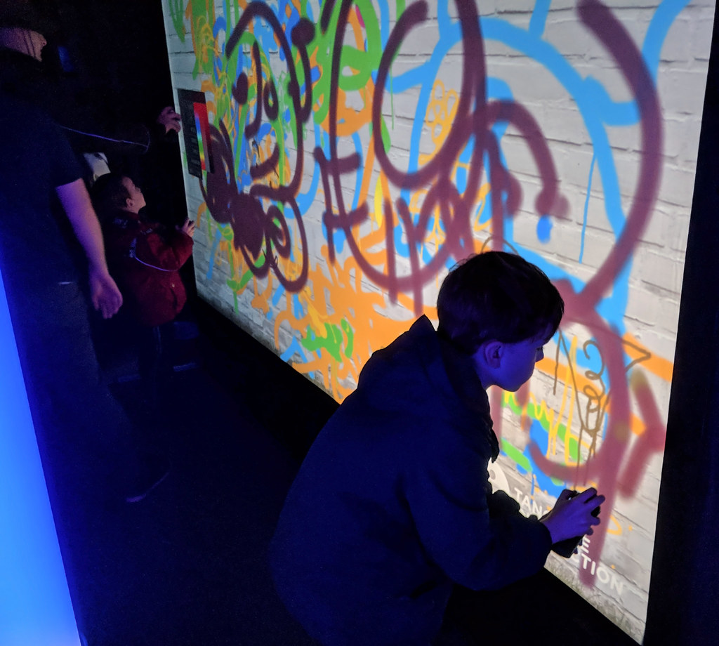 Detail Interactive Graffiti Wall Nomer 34