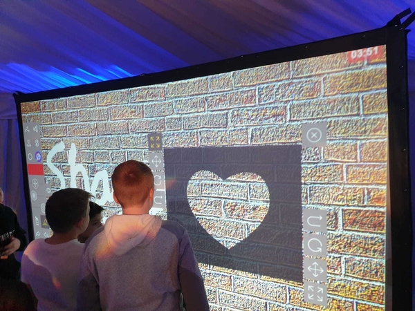 Detail Interactive Graffiti Wall Nomer 49