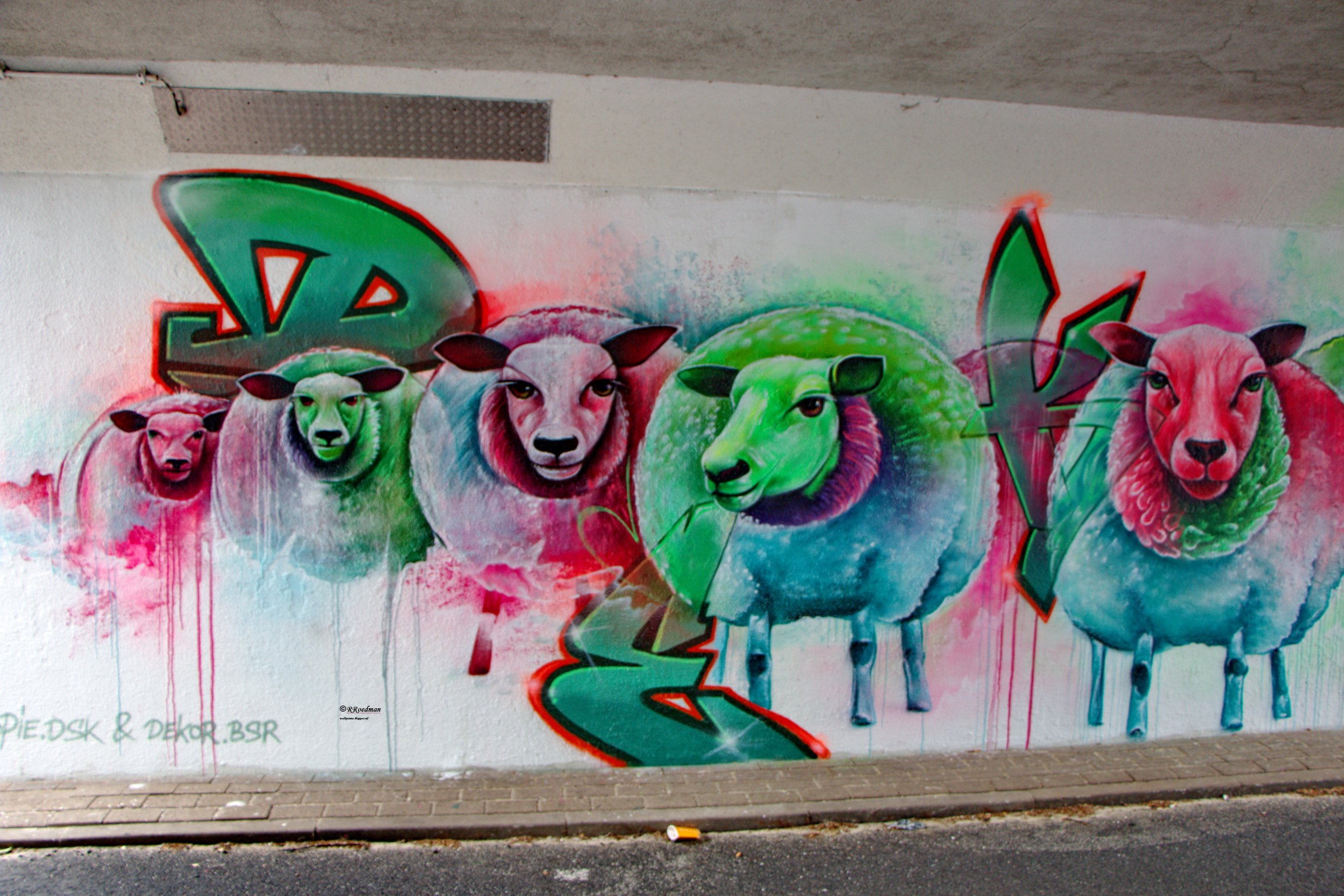 Detail Its Sheep Graffiti Nomer 14