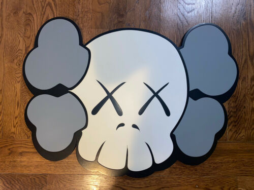 Detail Kaws Graffiti Nomer 46