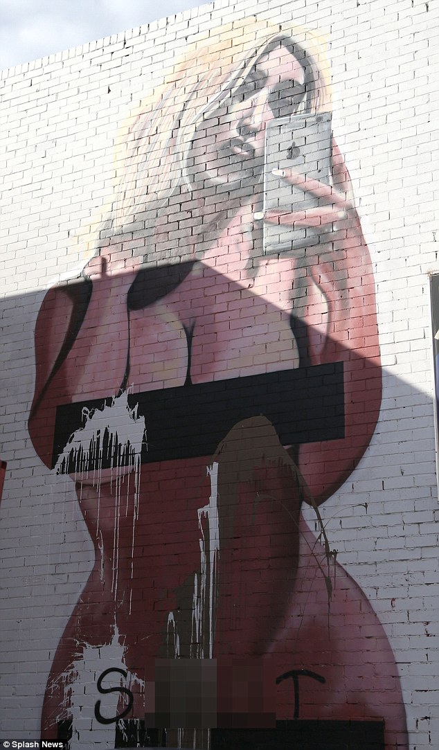 Detail Kim K Graffiti Melbourne Nomer 47