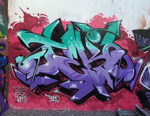 Detail Lara Written In Graffiti Nomer 13