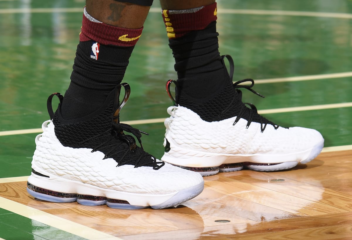 Lebron 15 Graffiti On Feet - KibrisPDR