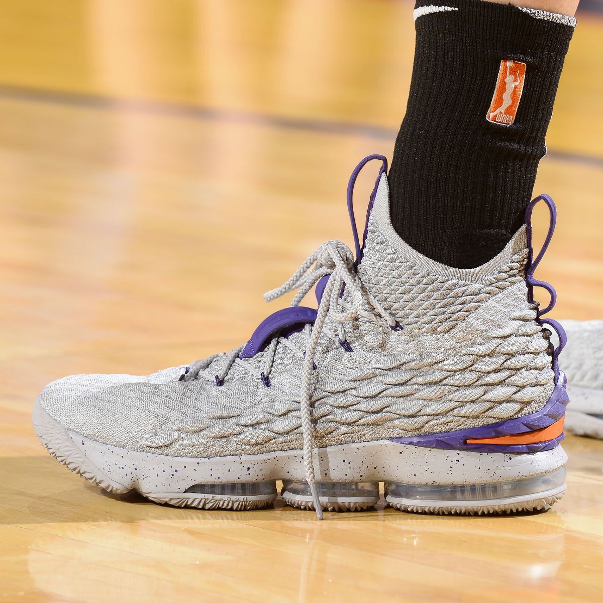 Detail Lebron 15 Graffiti On Feet Nomer 38