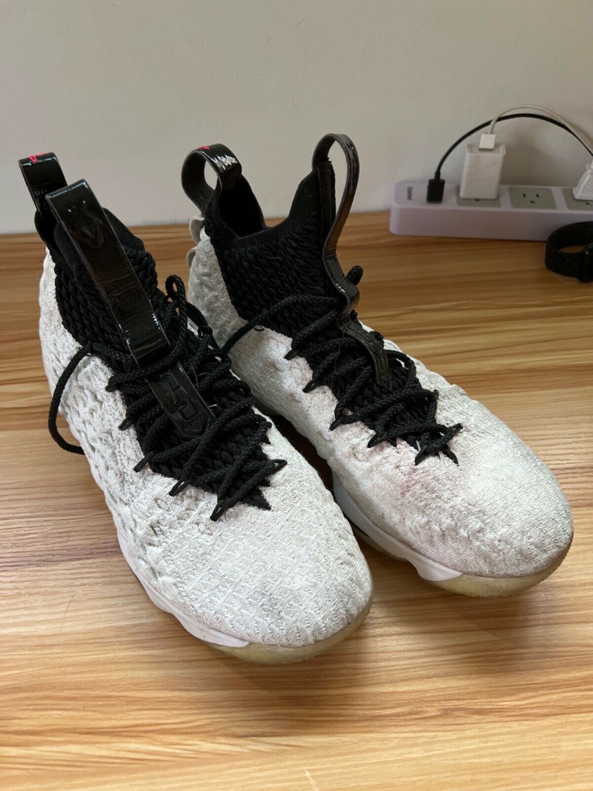 Detail Lebron 15 White Graffiti Nomer 16