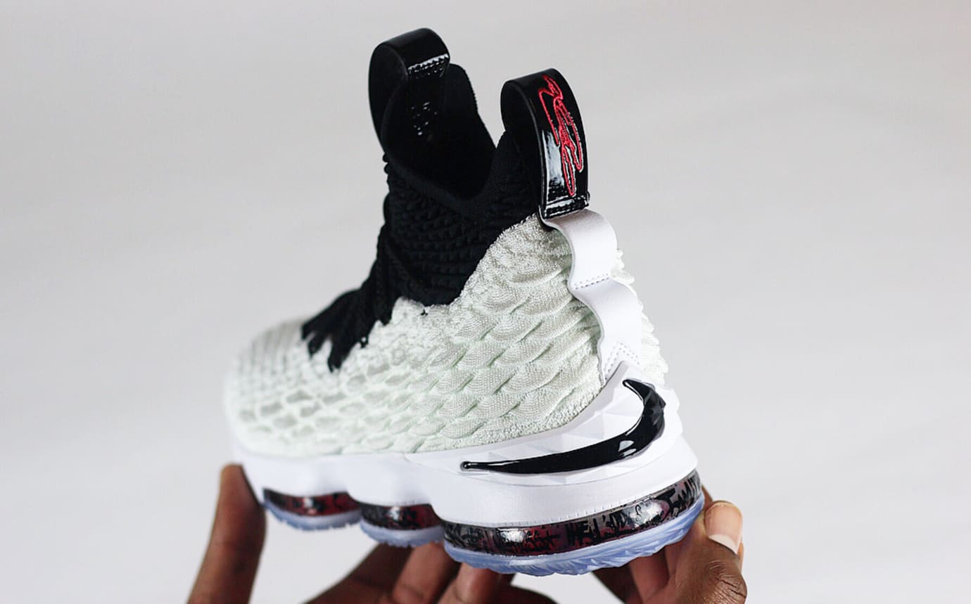 Detail Lebron 15 White Graffiti Nomer 5