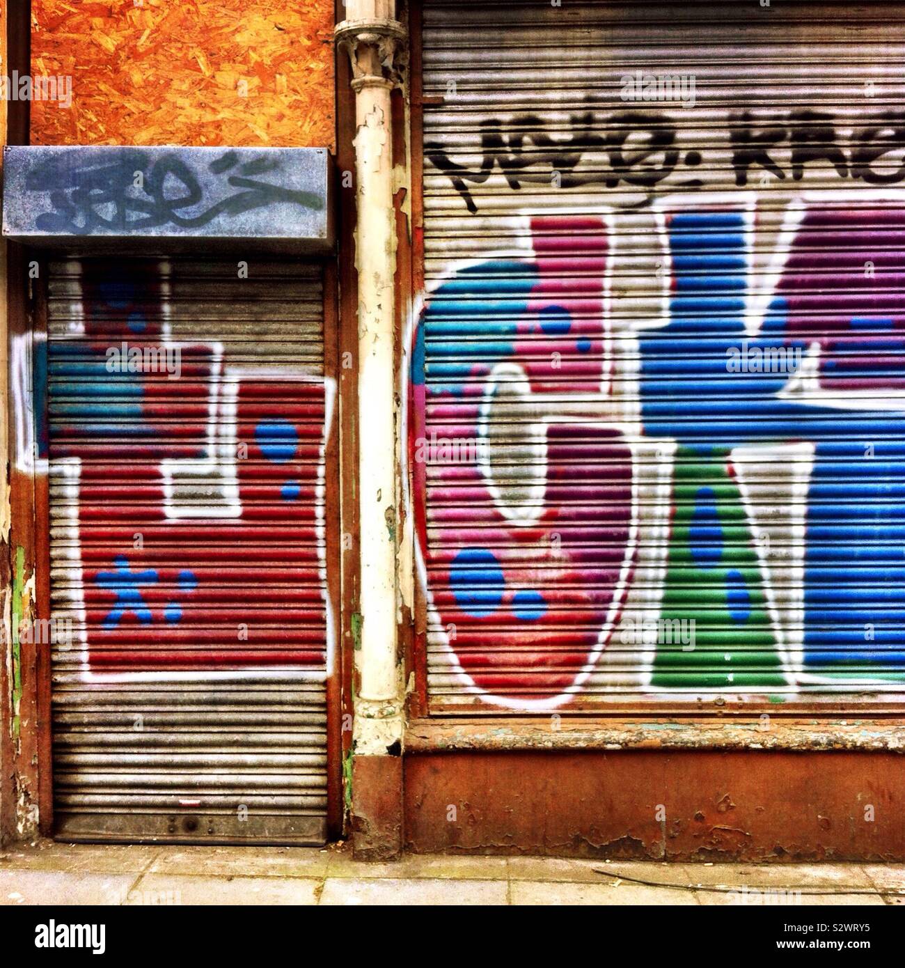 Detail Line Store Graffiti Nomer 43