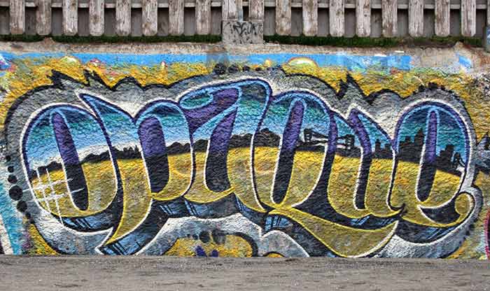 Detail Lloyd Graffiti Nomer 23