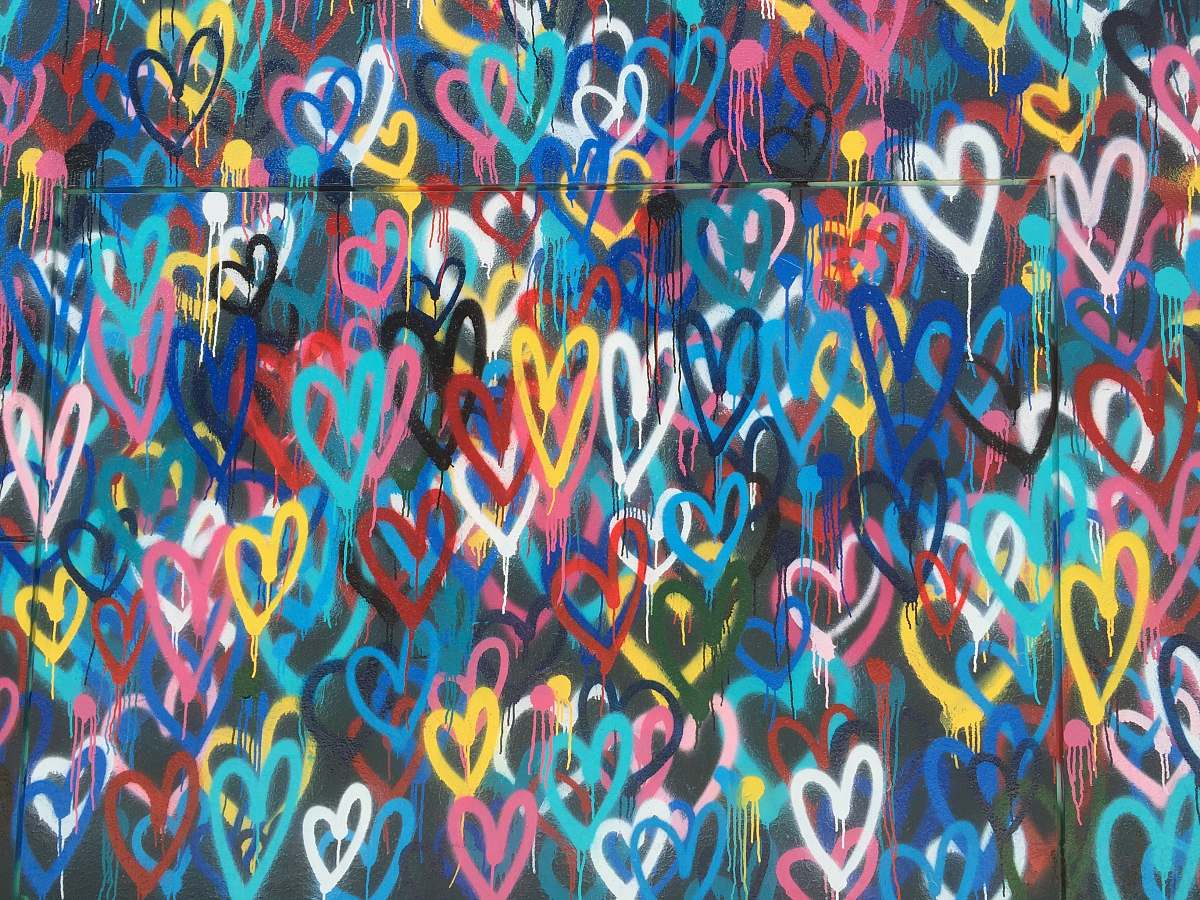 Detail Love Graffiti Background Nomer 19