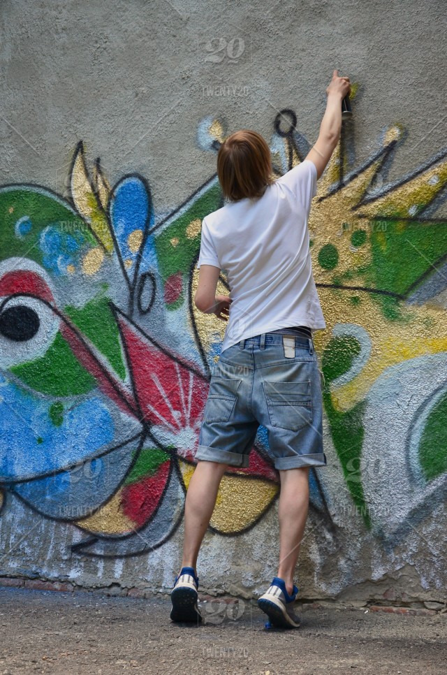 Detail Man Graffiti Photoshoot Nomer 51