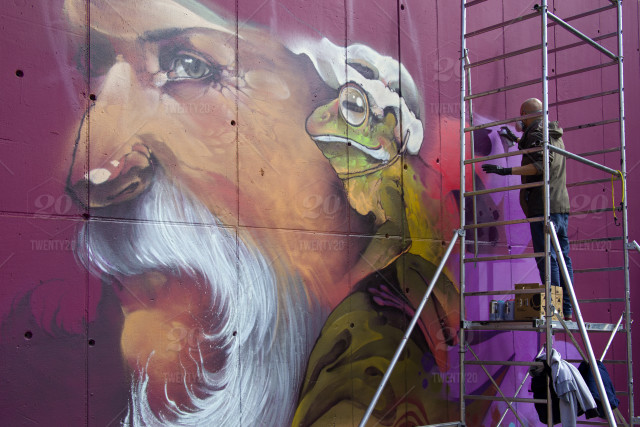 Detail Man Make A Graffiti Nomer 13