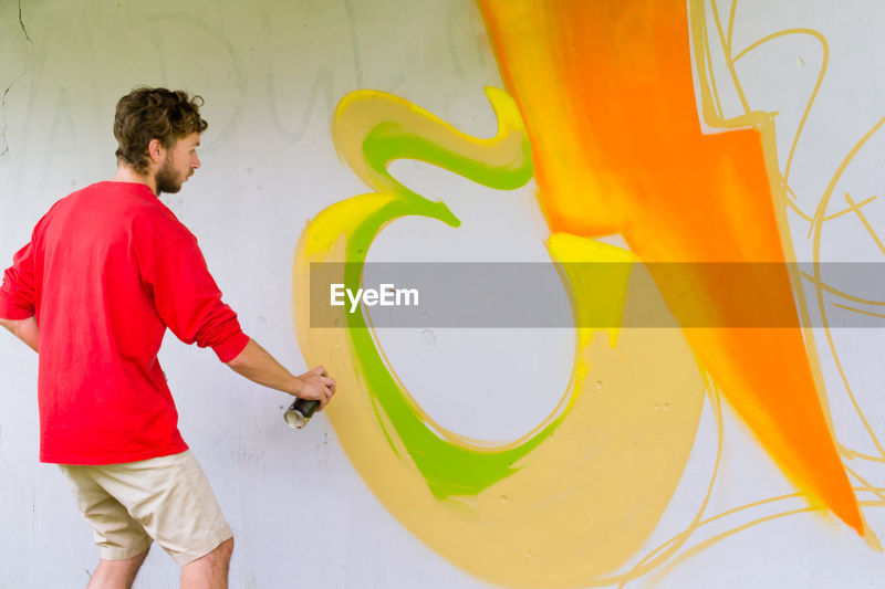 Detail Man Make A Graffiti Nomer 22