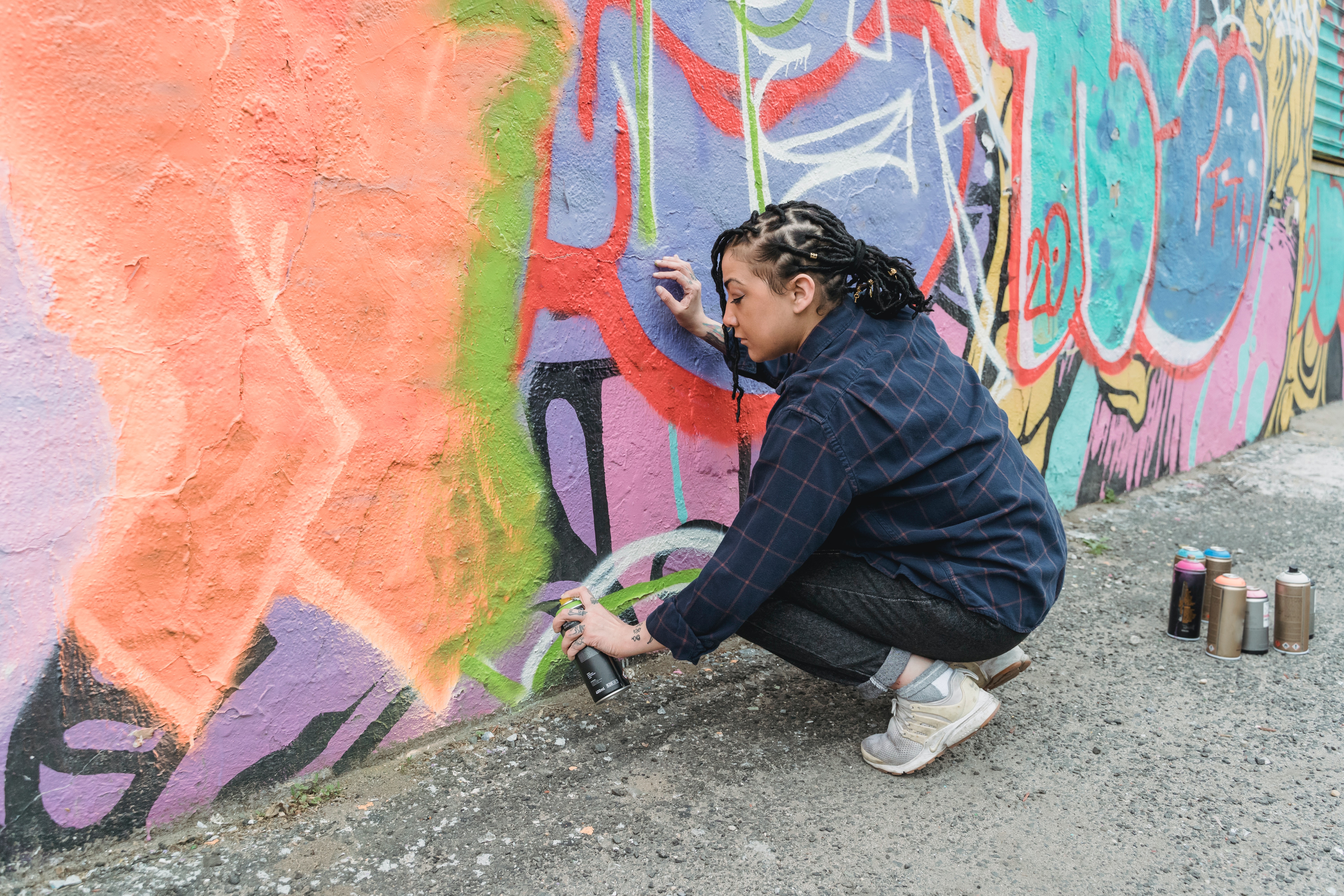 Detail Man Make A Graffiti Nomer 39