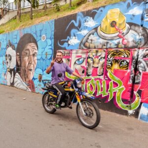 Detail Man Make A Graffiti Nomer 45