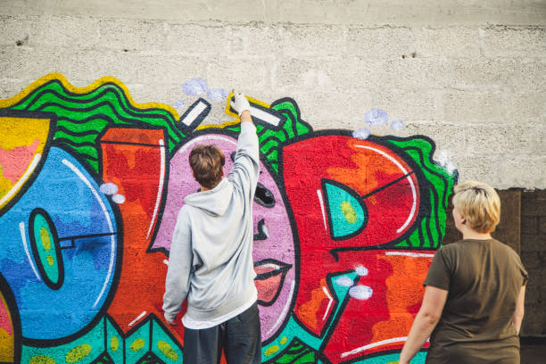 Detail Man Make A Graffiti Nomer 48