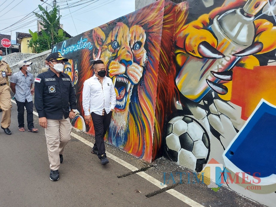 Detail Membuat Graffiti Hias Nomer 32