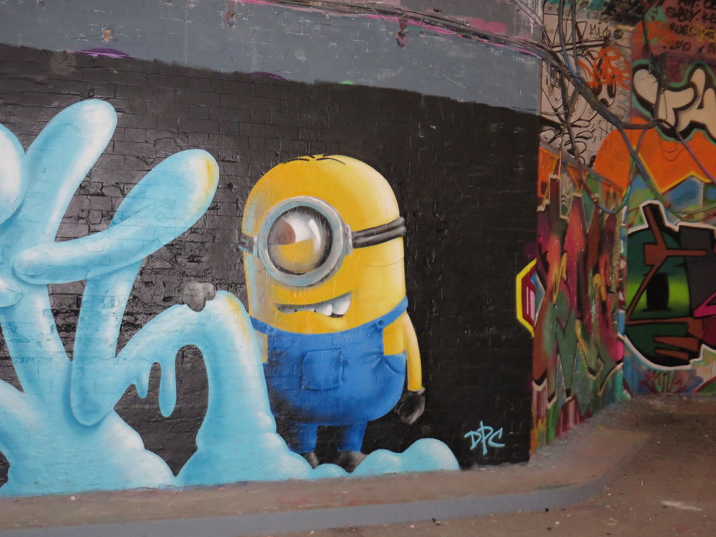 Detail Minion Graffiti Art Nomer 21