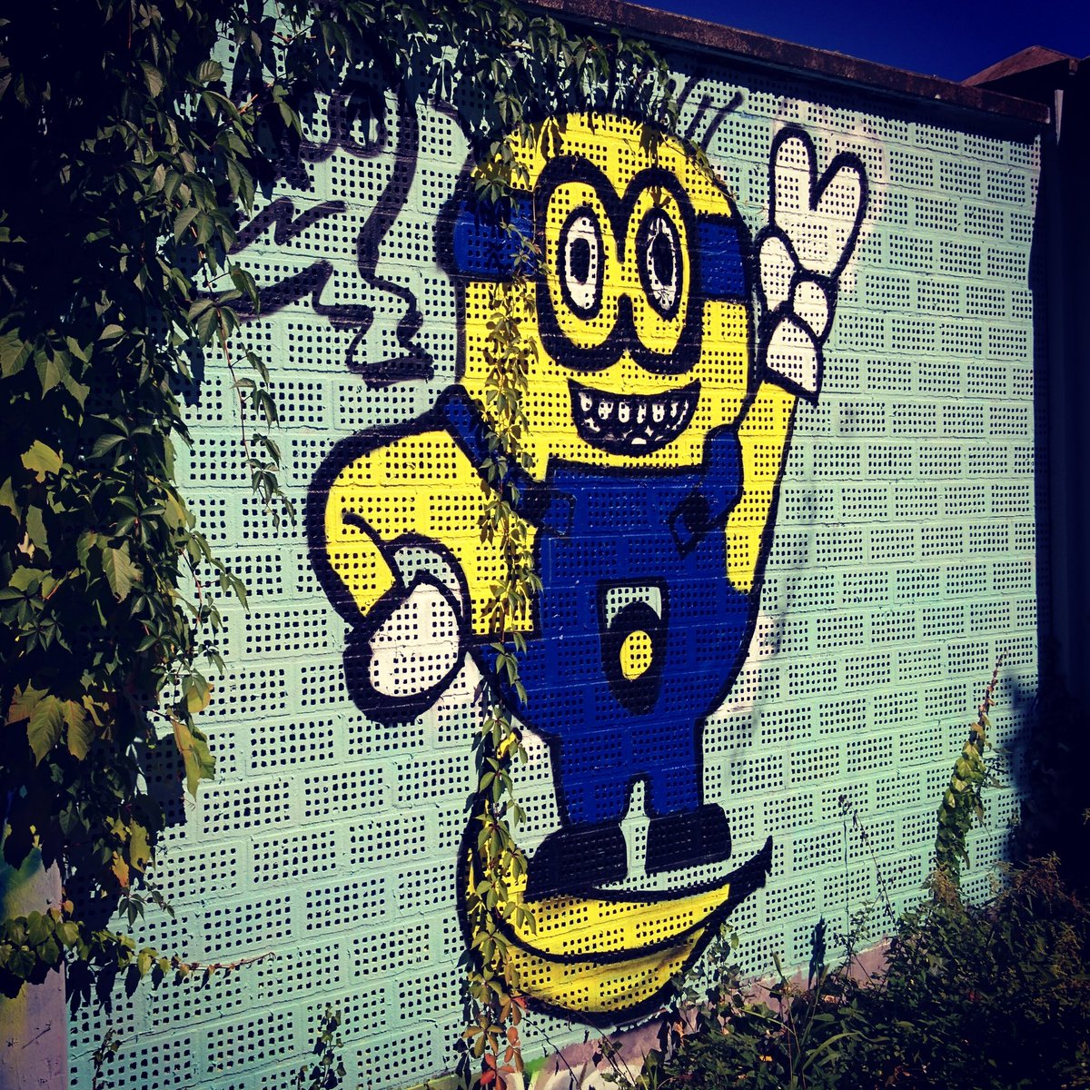 Detail Minion Graffiti Art Nomer 49