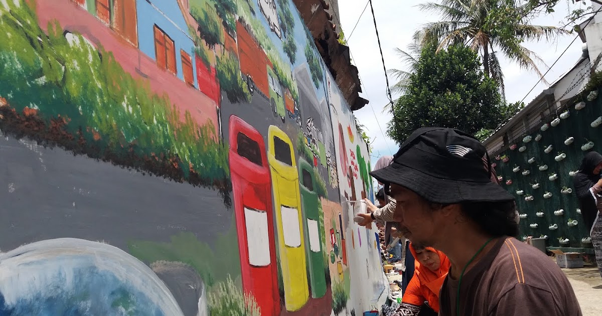 Detail Mural Graffiti Daur Ulang Sampah Nomer 40