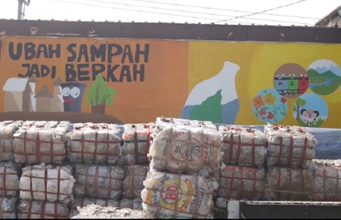 Detail Mural Graffiti Tema Daur Ulang Sampah Nomer 12