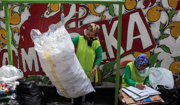 Detail Mural Graffiti Tema Daur Ulang Sampah Nomer 30