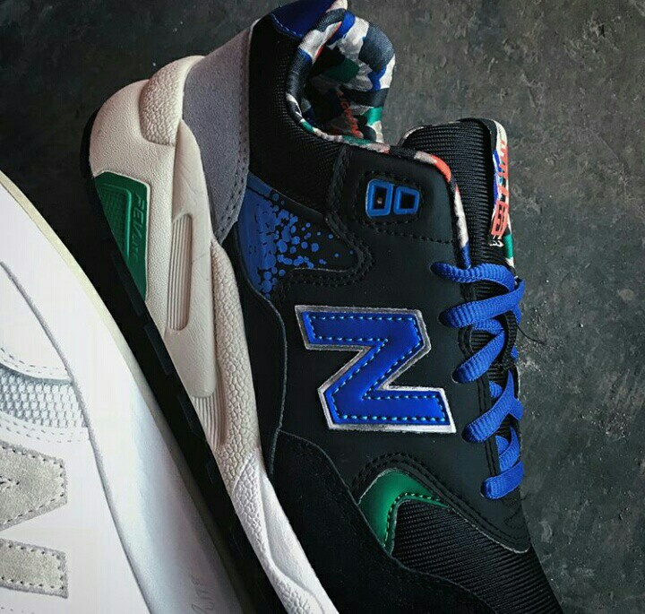 Detail New Balance Graffiti Remix Nomer 2