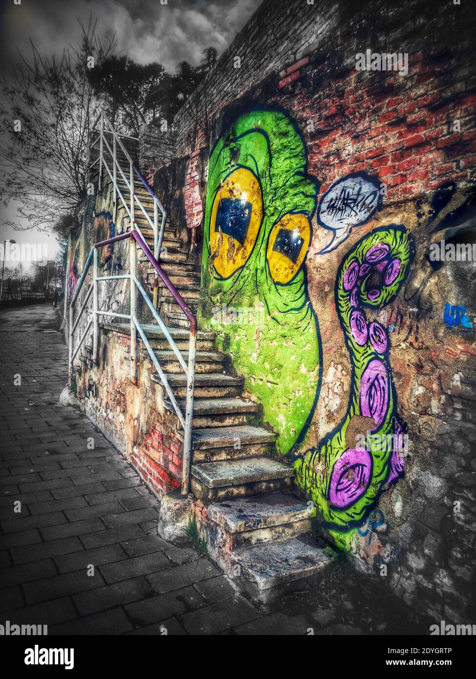 Detail Octopus Graffiti Art Nomer 23