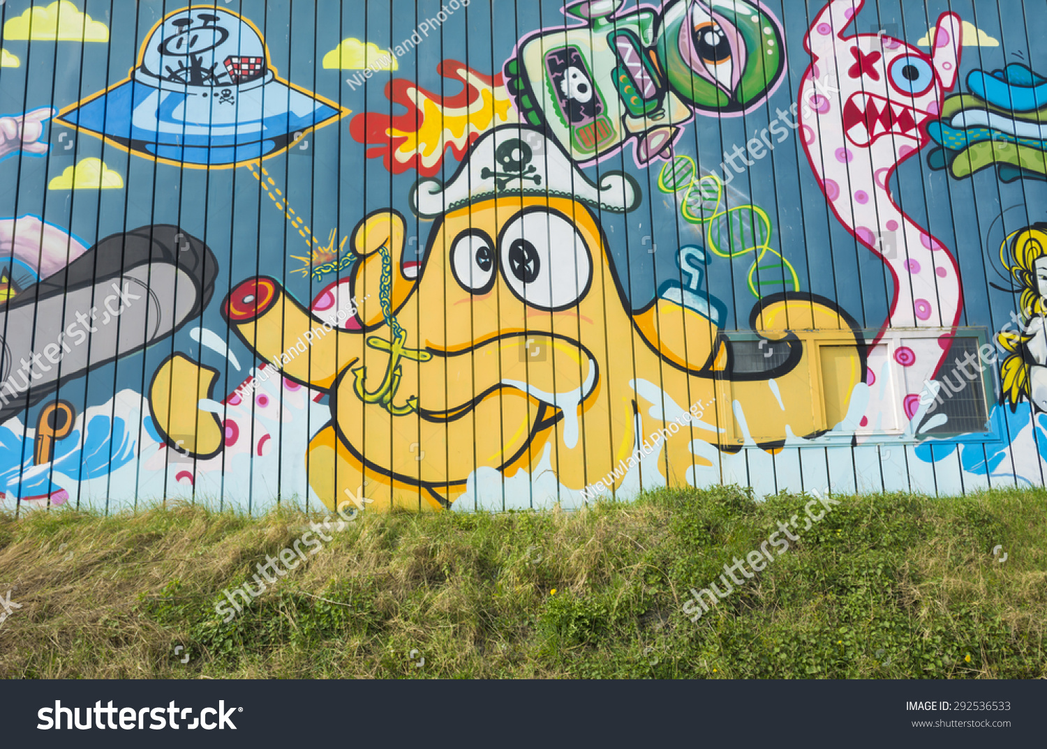 Detail Octopus Graffiti Art Nomer 38