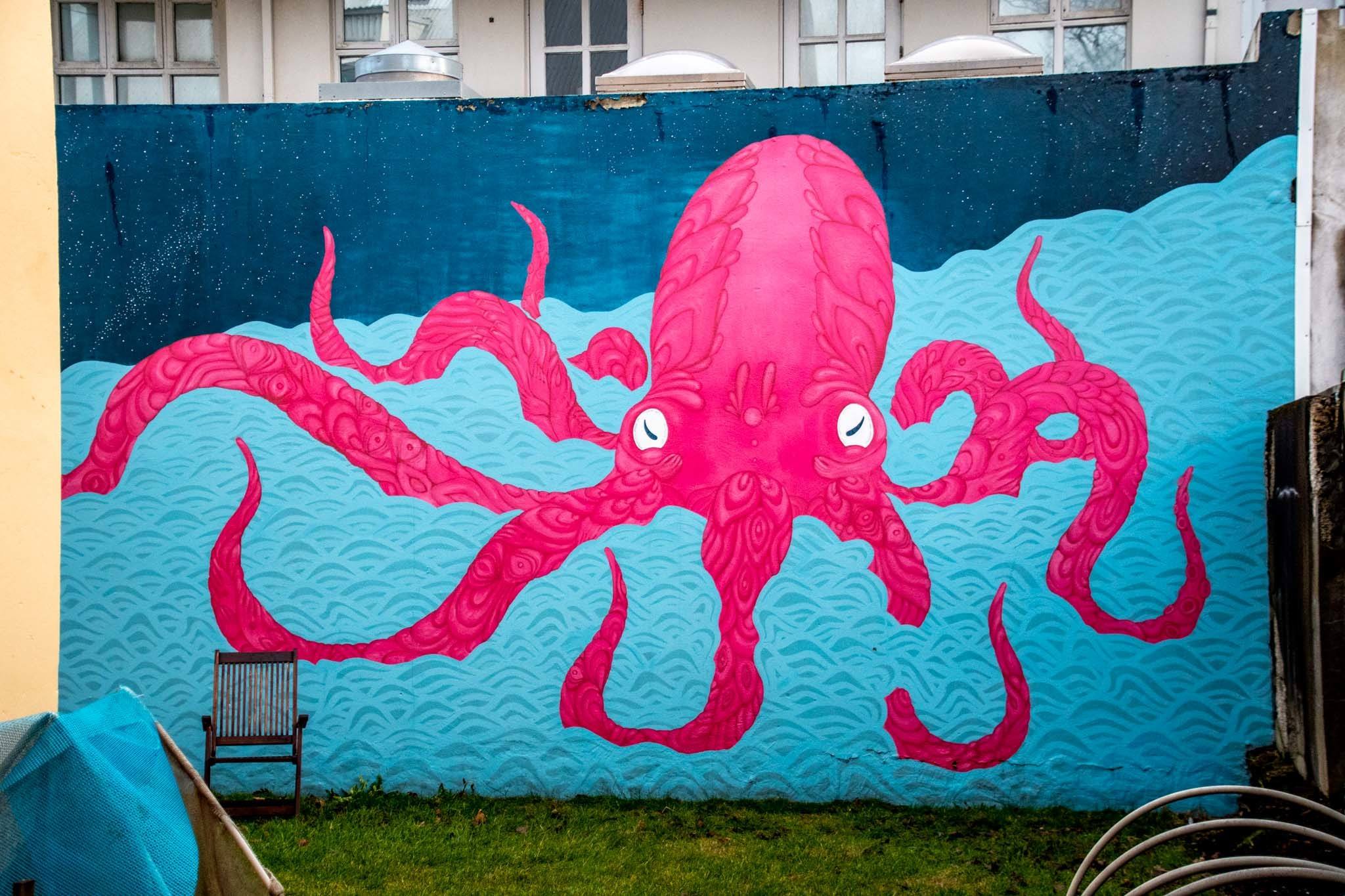 Detail Octopus Graffiti Art Nomer 48