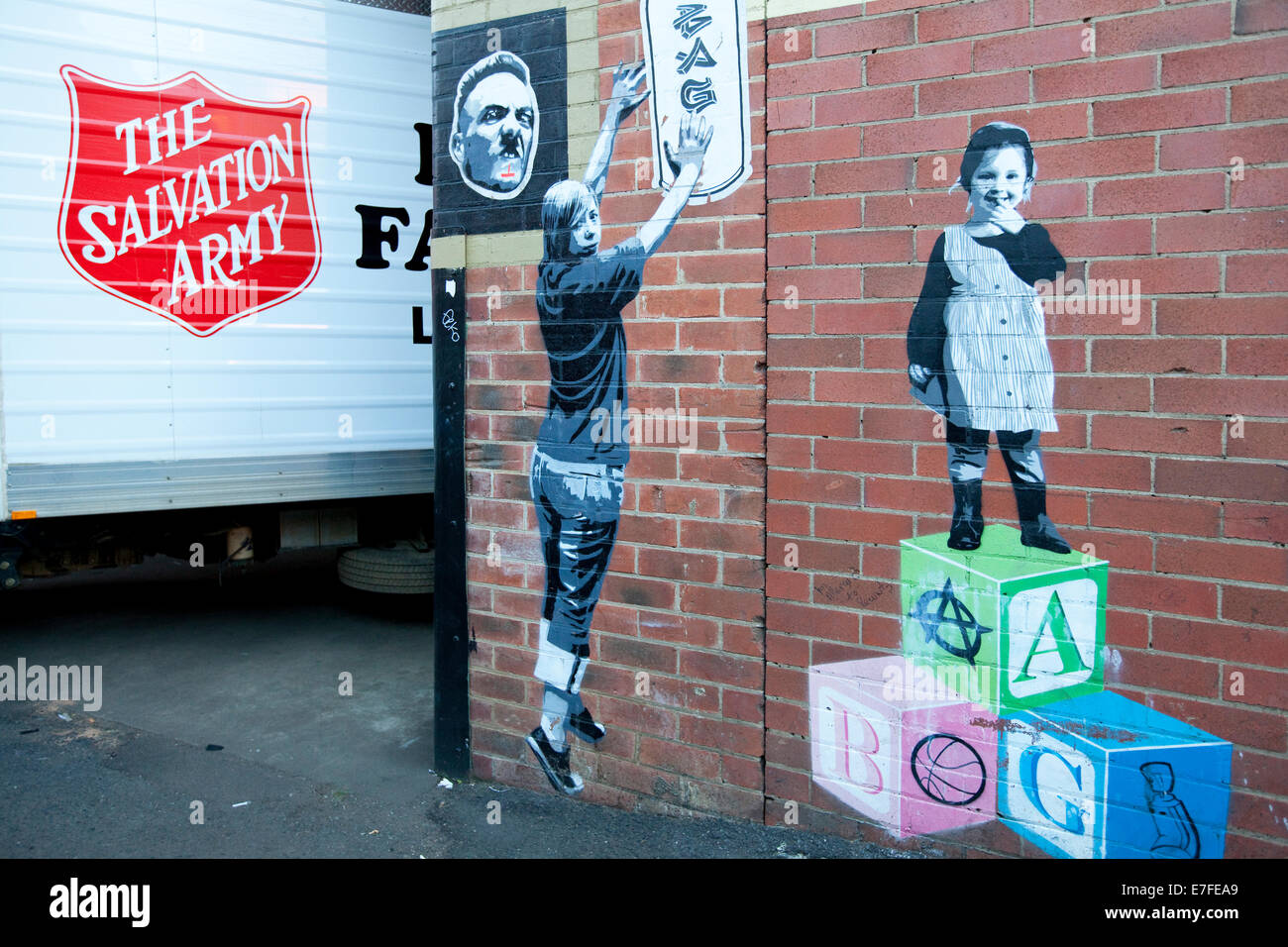 Detail Paste Up Graffiti Nomer 3
