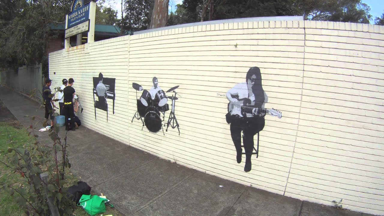 Detail Paste Up Graffiti Nomer 35