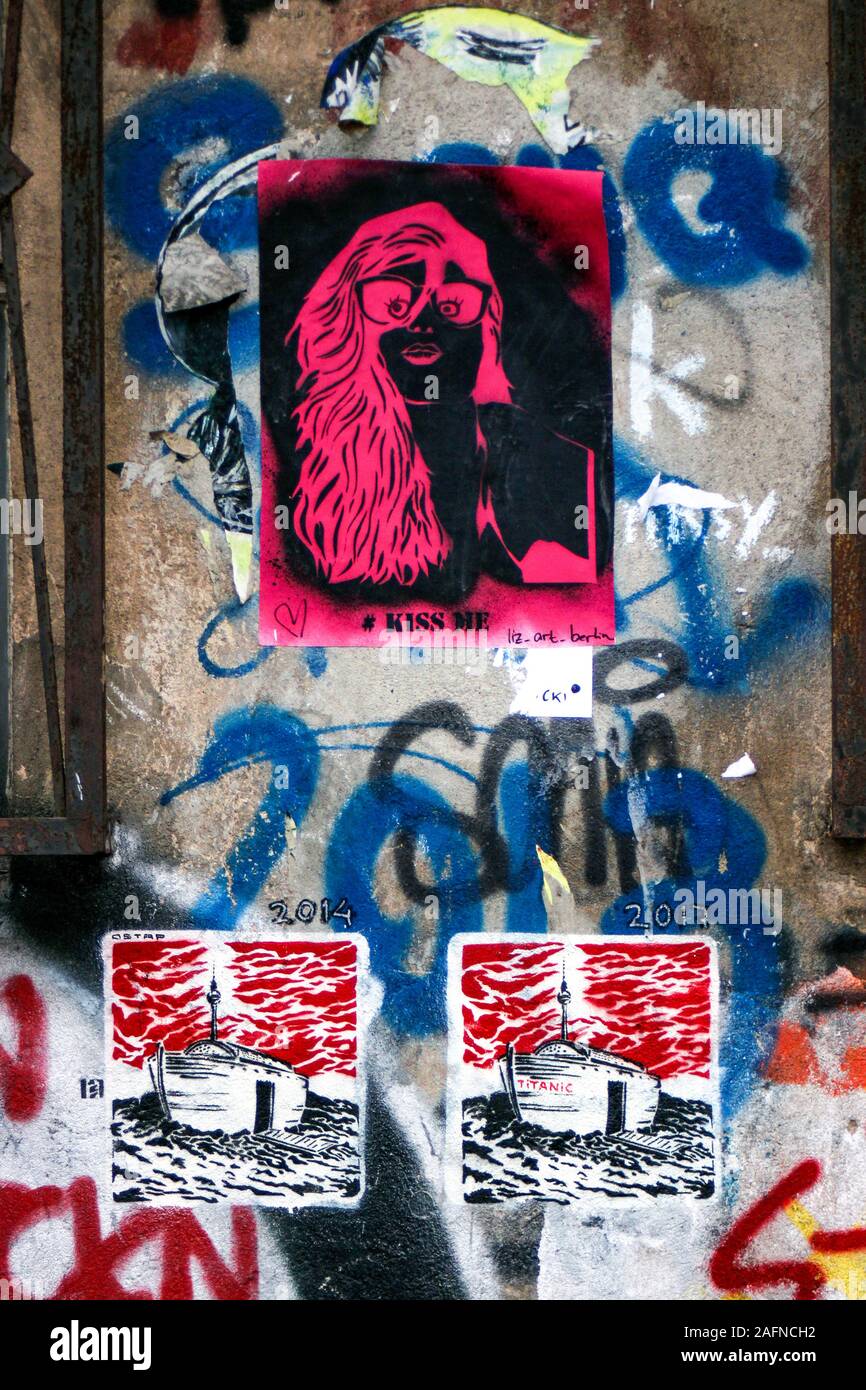 Detail Paste Up Graffiti Nomer 38