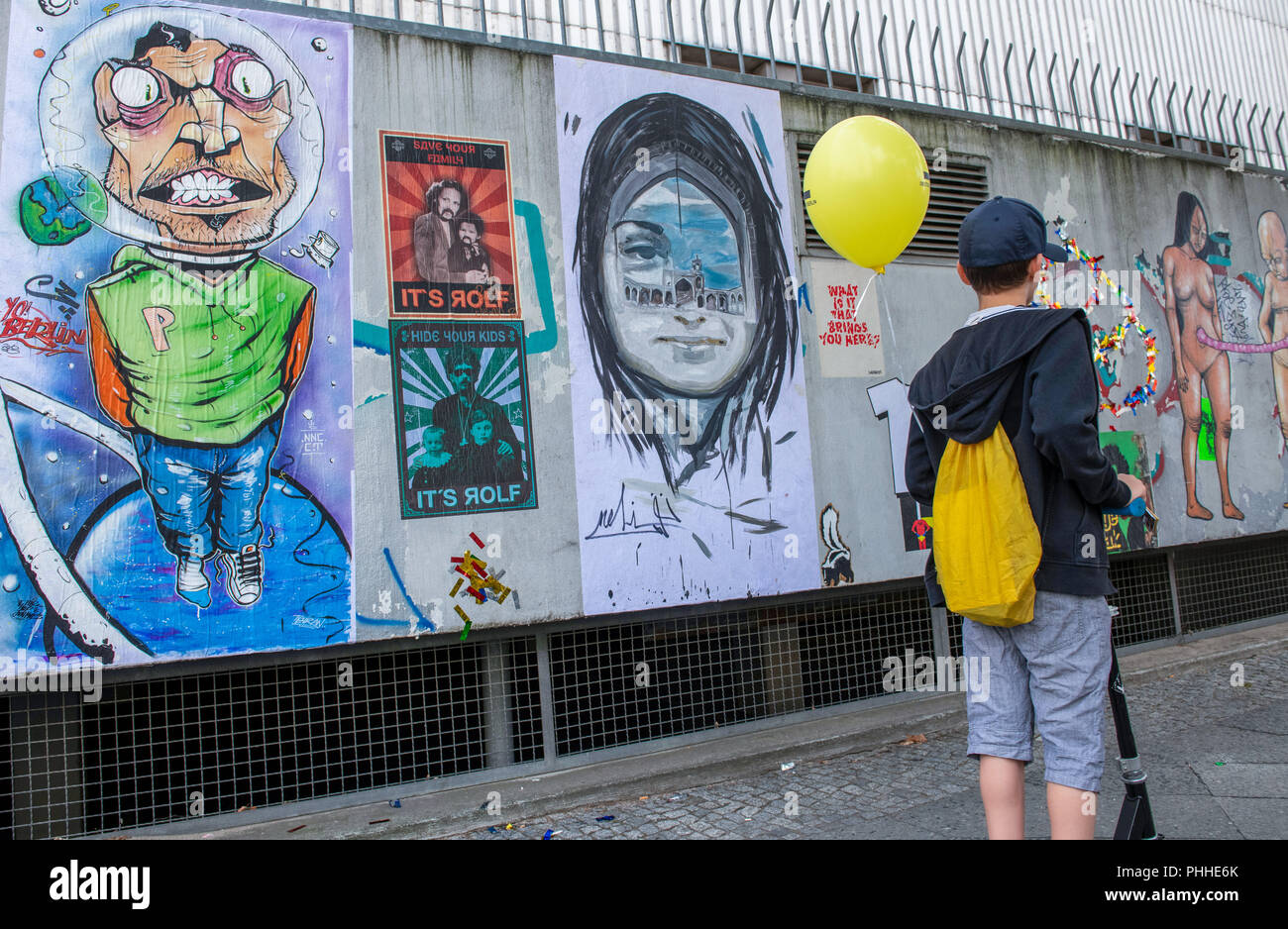 Detail Paste Up Graffiti Nomer 41