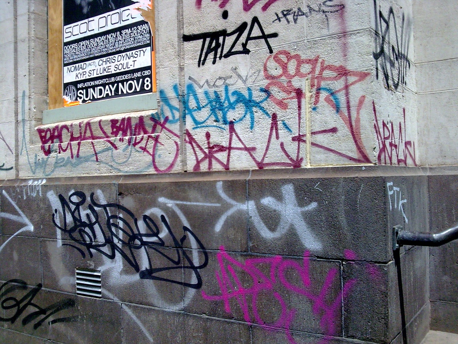 Detail Perbedaan Graffiti Dan Mural Nomer 44