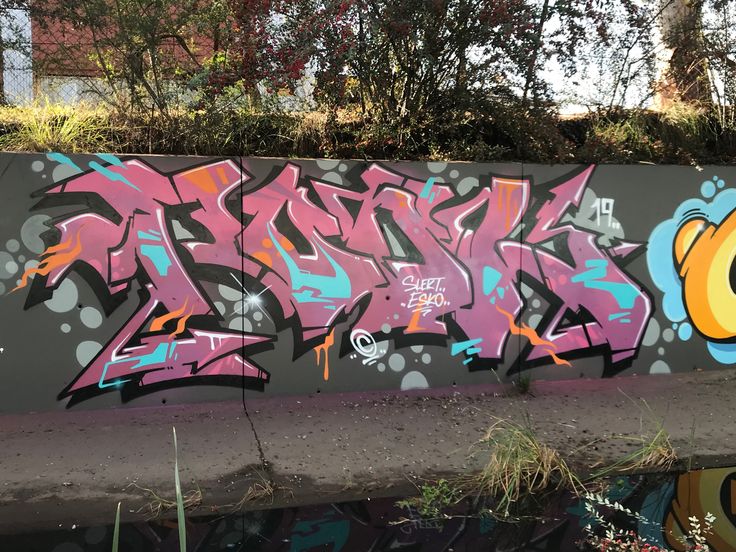 Detail Pink And Black Graffiti Wallpaper Nomer 49