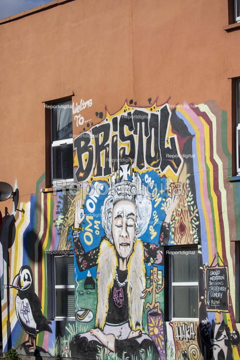 Detail Queen Graffiti Bristol Nomer 3