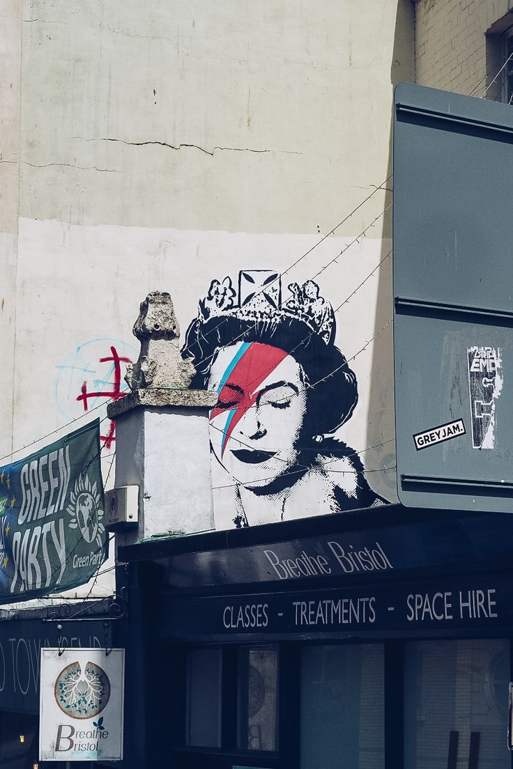 Detail Queen Graffiti Bristol Nomer 24